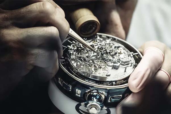 Embracing Customization and Circularity in High-End Watches: A Vision for the Future